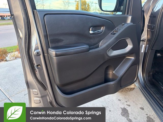Used 2025 Nissan Frontier SV AWD/4WD image 11