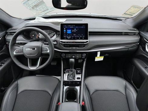 New 2026 Jeep Compass Latitude image 17