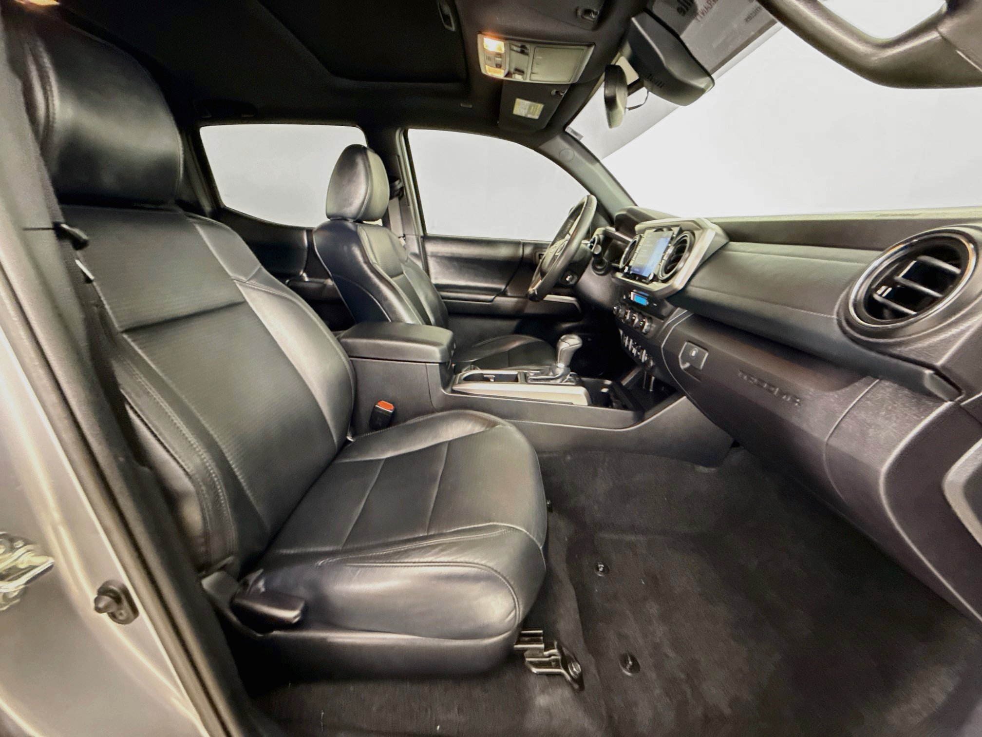 Certified 2021 Toyota Tacoma Limited AWD/4WD image 31