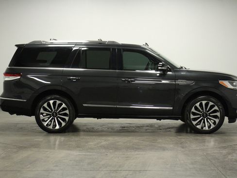 Used 2024 Lincoln Navigator Reserve image 9