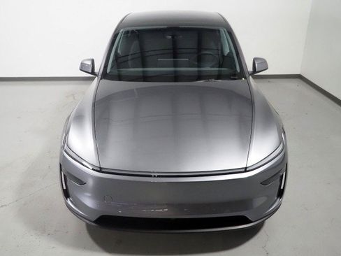 Used 2026 Tesla Model Y Long Range RWD image 11