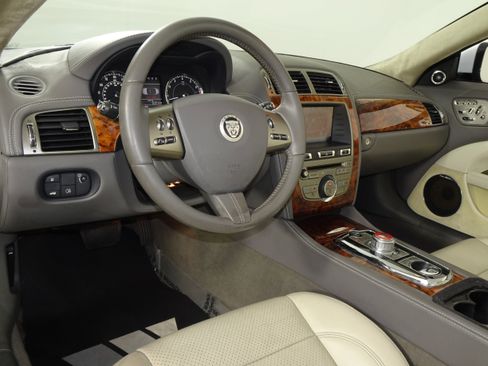 Used 2010 Jaguar XK Convertible image 35