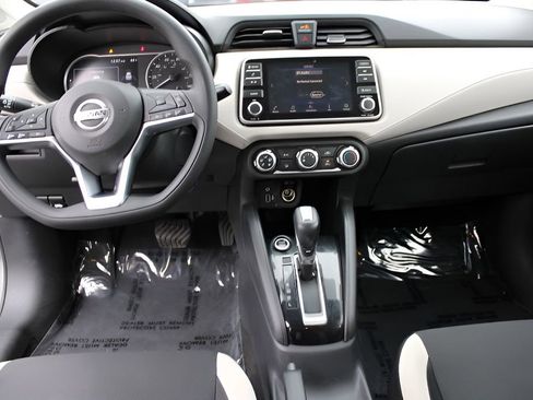Used 2021 Nissan Versa SV FWD image 8
