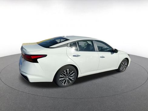 Used 2025 Nissan Altima 2.5 SV image 15