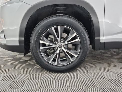 Used 2019 Toyota Highlander LE FWD image 26