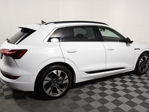 Used 2021 Audi e-tron Prestige w/ Prestige Package image 7