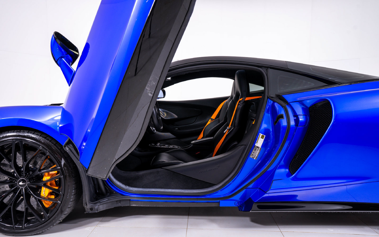 Used 2023 McLaren GT RWD image 18
