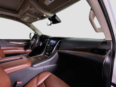 Used 2020 Cadillac Escalade Luxury RWD image 15