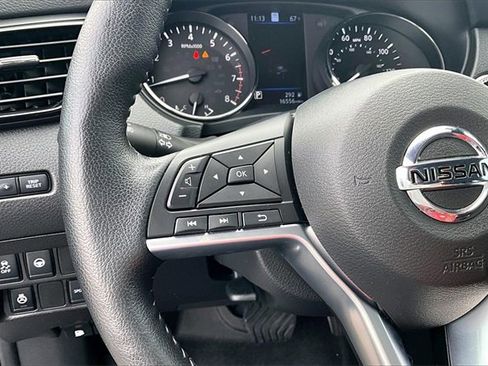 Used 2022 Nissan Rogue Sport SL w/ Premium Package image 11