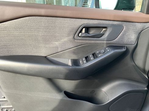 Used 2023 Nissan Rogue S image 20