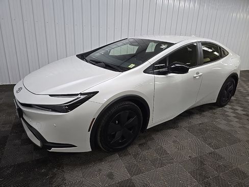 Used 2024 Toyota Prius Prime FWD image 8
