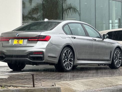 Used 2020 BMW 740i w/ M Sport Package image 3