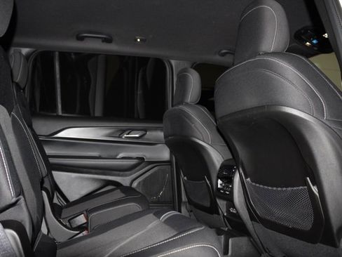 Certified 2024 Jeep Grand Cherokee L Laredo image 7