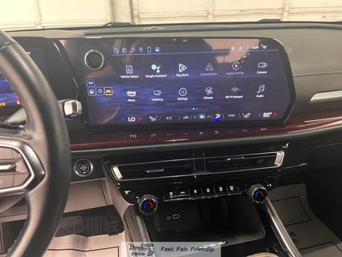 Used 2024 Chevrolet Traverse Z71 AWD/4WD image 42