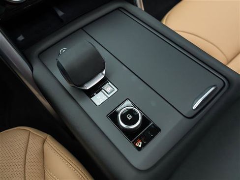 New 2026 Land Rover Discovery Limited Edition AWD/4WD image 27