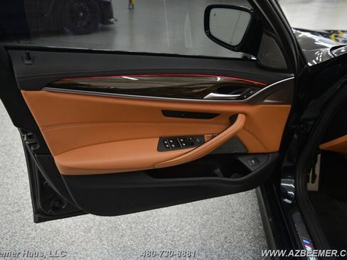 Used 2022 BMW M550i xDrive w/ Executive Package image 38