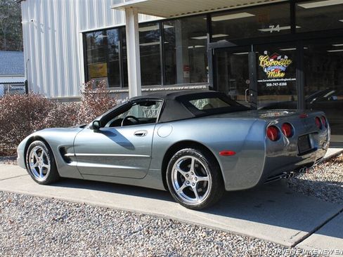 Used 2003 Chevrolet Corvette Coupe w/ Preferred Equipment Group1 RWD image 12