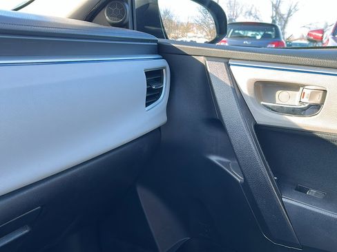 Used 2015 Toyota Corolla LE image 20