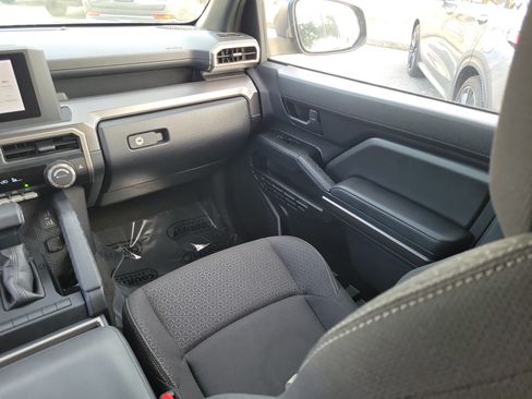 Used 2025 Toyota 4Runner SR5 AWD/4WD image 14