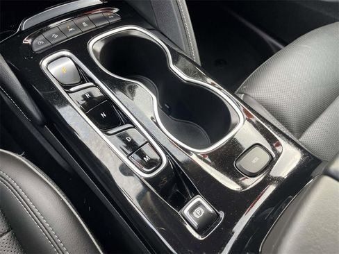 Used 2023 Buick Envision Essence image 30