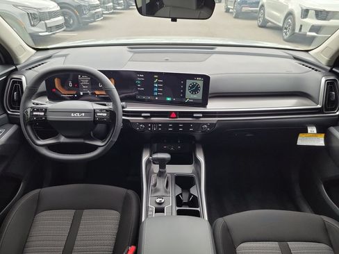 New 2026 Kia Sorento LX FWD image 17