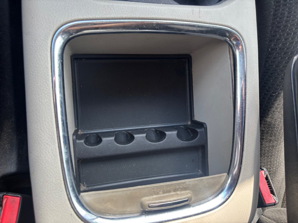 Used 2016 Dodge Grand Caravan SXT FWD image 23