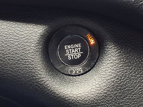 Used 2019 Jeep Cherokee Limited FWD image 13