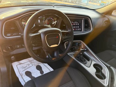 Used 2019 Dodge Challenger SXT image 15