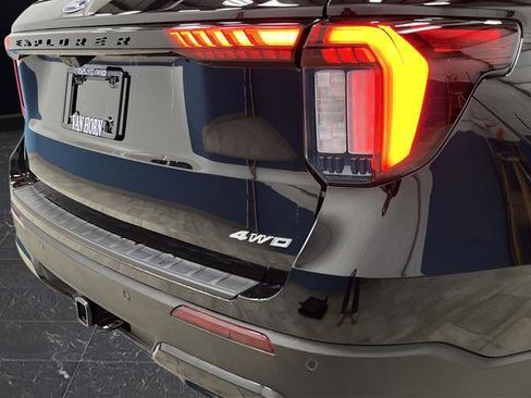 Used 2025 Ford Explorer ST-Line w/ Premium Package image 38