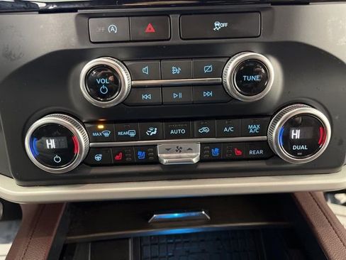 Used 2024 Ford Expedition Max Limited image 27