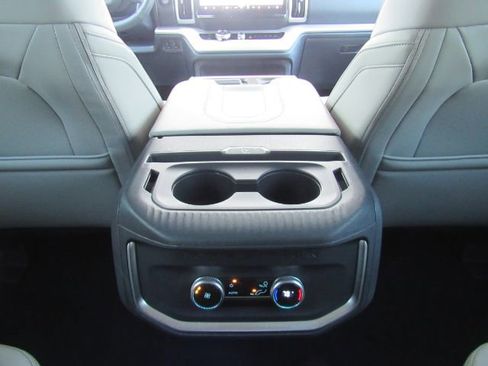 Used 2025 Ford Expedition Active image 35