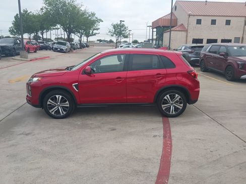 Used 2025 Mitsubishi Outlander Sport AWD image 4