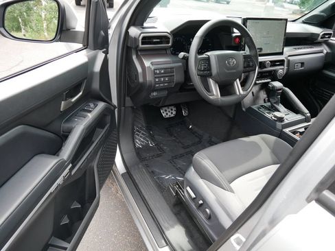Used 2025 Toyota Tacoma TRD Sport w/ TRD Sport Upgrade Package AWD/4WD image 11