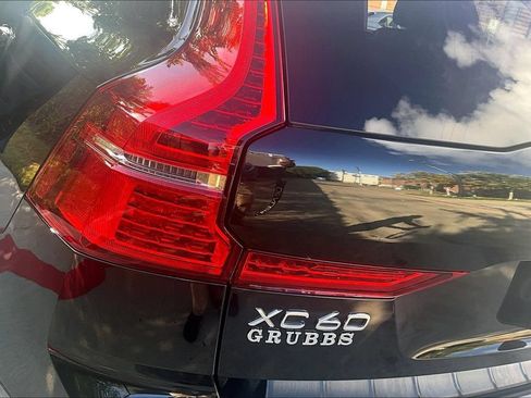Used 2024 Volvo XC60 B5 Plus w/ Protection Package Premier AWD/4WD image 40