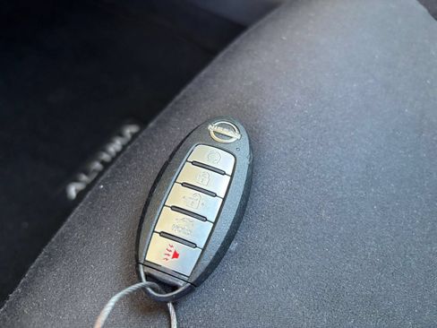 Used 2025 Nissan Altima 2.5 SV FWD image 21