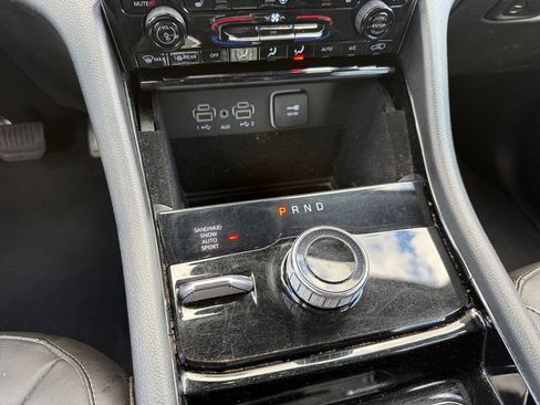 Certified 2022 Jeep Grand Cherokee L Limited w/ Black Appearance Package image 13