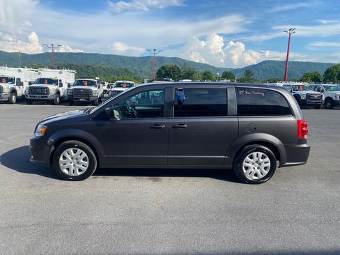Used 2018 Dodge Grand Caravan SE w/ UConnect Hands-Free Group FWD image 5