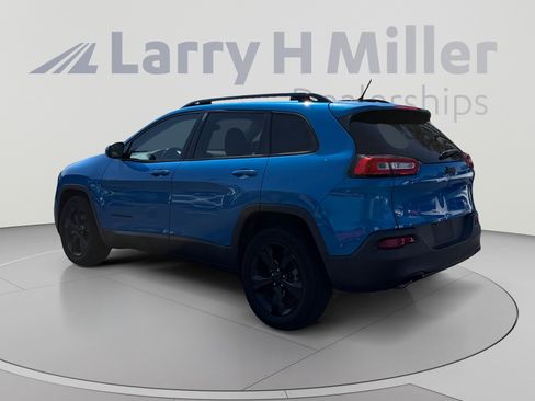Used 2018 Jeep Cherokee Latitude w/ Altitude Package FWD image 3