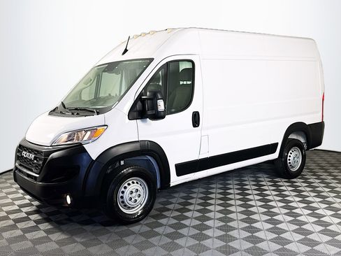 Used 2025 RAM ProMaster 2500 w/ Safety Group FWD image 4