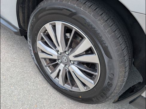 Used 2018 Nissan Pathfinder S FWD image 20