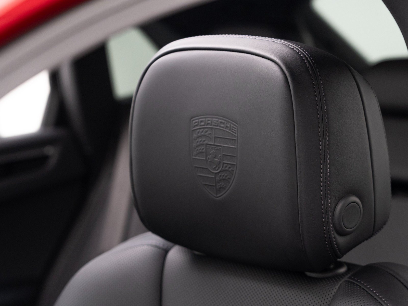 Certified 2026 Porsche Macan AWD/4WD image 19