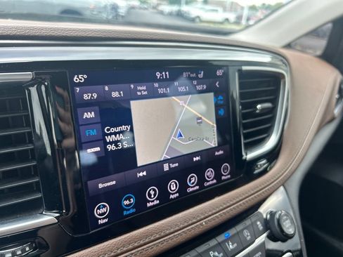 Certified 2018 Chrysler Pacifica Limited w/ Advanced Safetytec Group FWD image 17