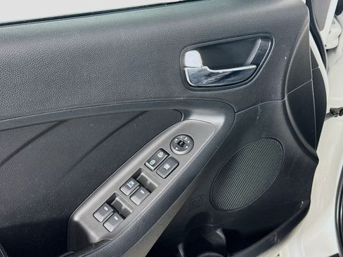 Used 2017 Kia Forte S FWD image 23
