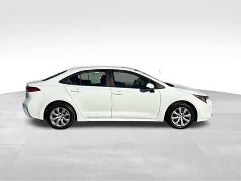 Used 2020 Toyota Corolla LE image 9