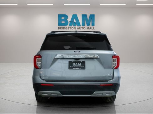 Used 2023 Ford Explorer XLT w/ Equipment Group 202A AWD/4WD image 6