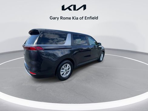 Used 2024 Kia Carnival LX image 8