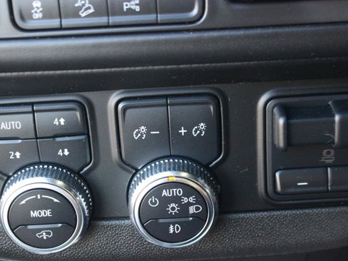 Used 2023 GMC Yukon XL Denali Ultimate image 33