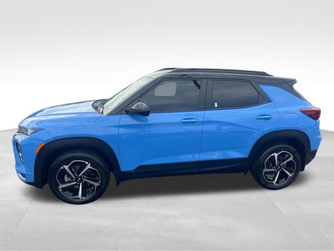 Used 2023 Chevrolet TrailBlazer RS w/ Sun and Liftgate Package AWD/4WD image 2