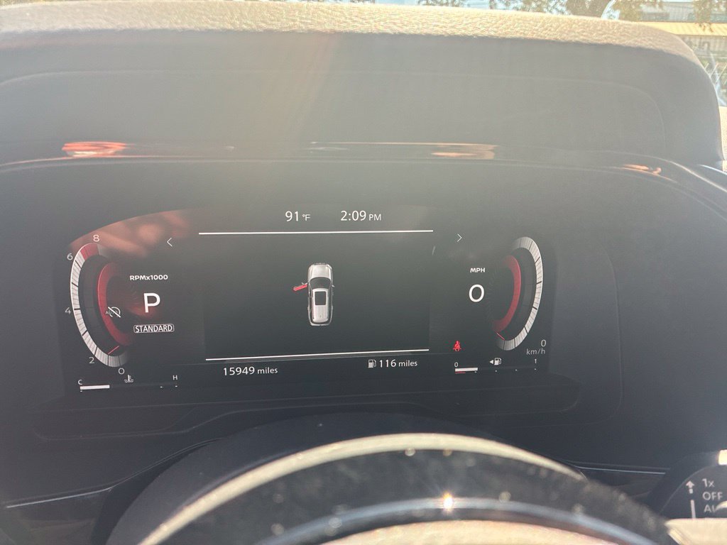 Used 2025 Nissan Pathfinder Platinum w/ Lighting Package (N92) FWD image 5