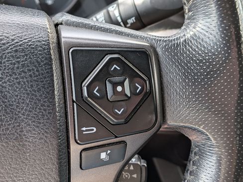 Used 2017 Toyota Tacoma SR5 AWD/4WD image 18